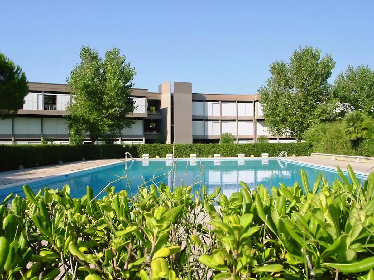 Apartments In Residence With Swimming Pool In 마리나디비보나 0*,