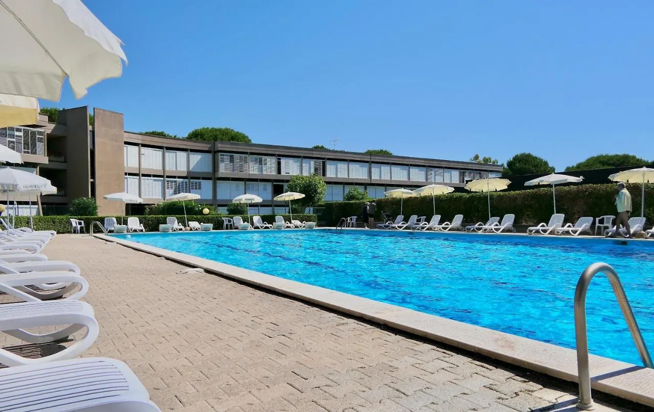 Apartments In Residence With Swimming Pool In 마리나디비보나 이탈리아